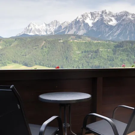 Spreitzhof - *