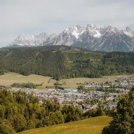 Spreitzhof - *